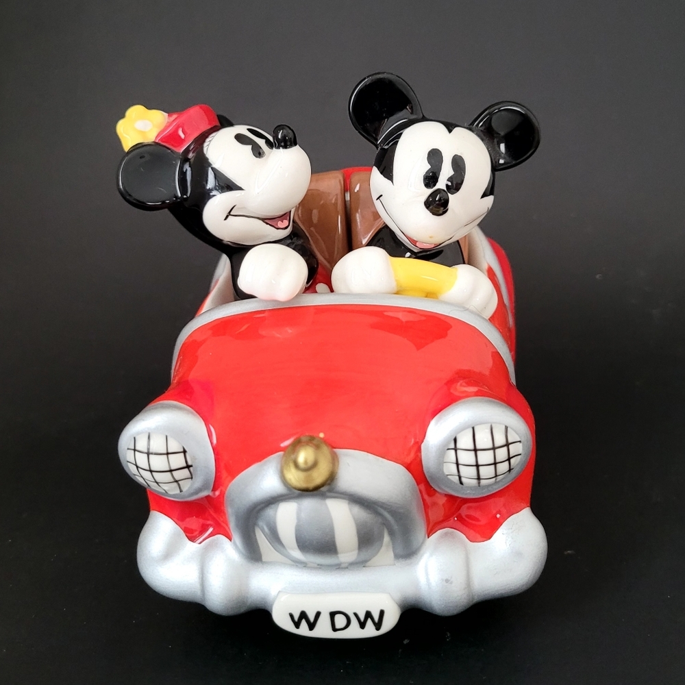 Minnie and Mickey Mouse retro car Disney salt and pepper shaker set